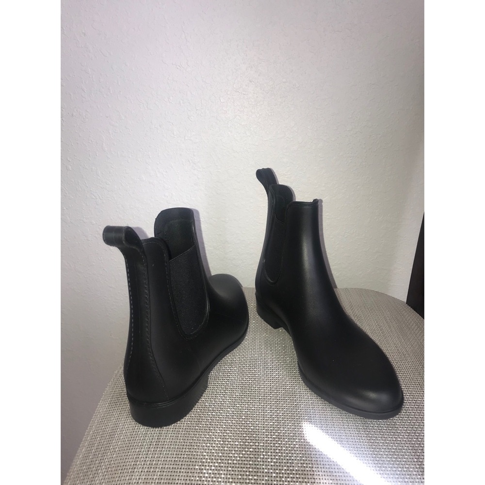 Black boots size 8